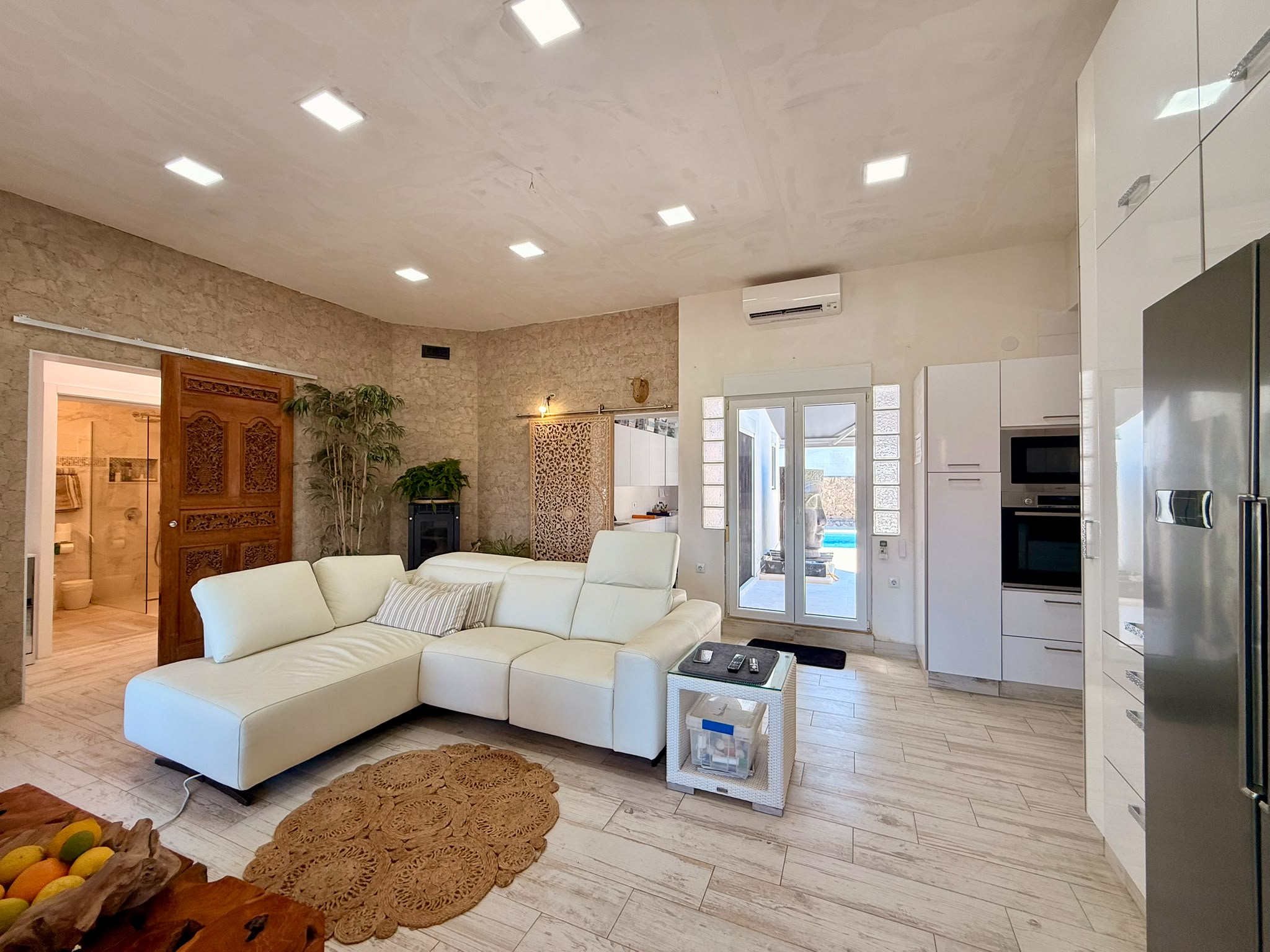 Casa / Villa / Chalet / Estilo Ibicenco / Con vista al Montgó (Ref. DE105CH)
