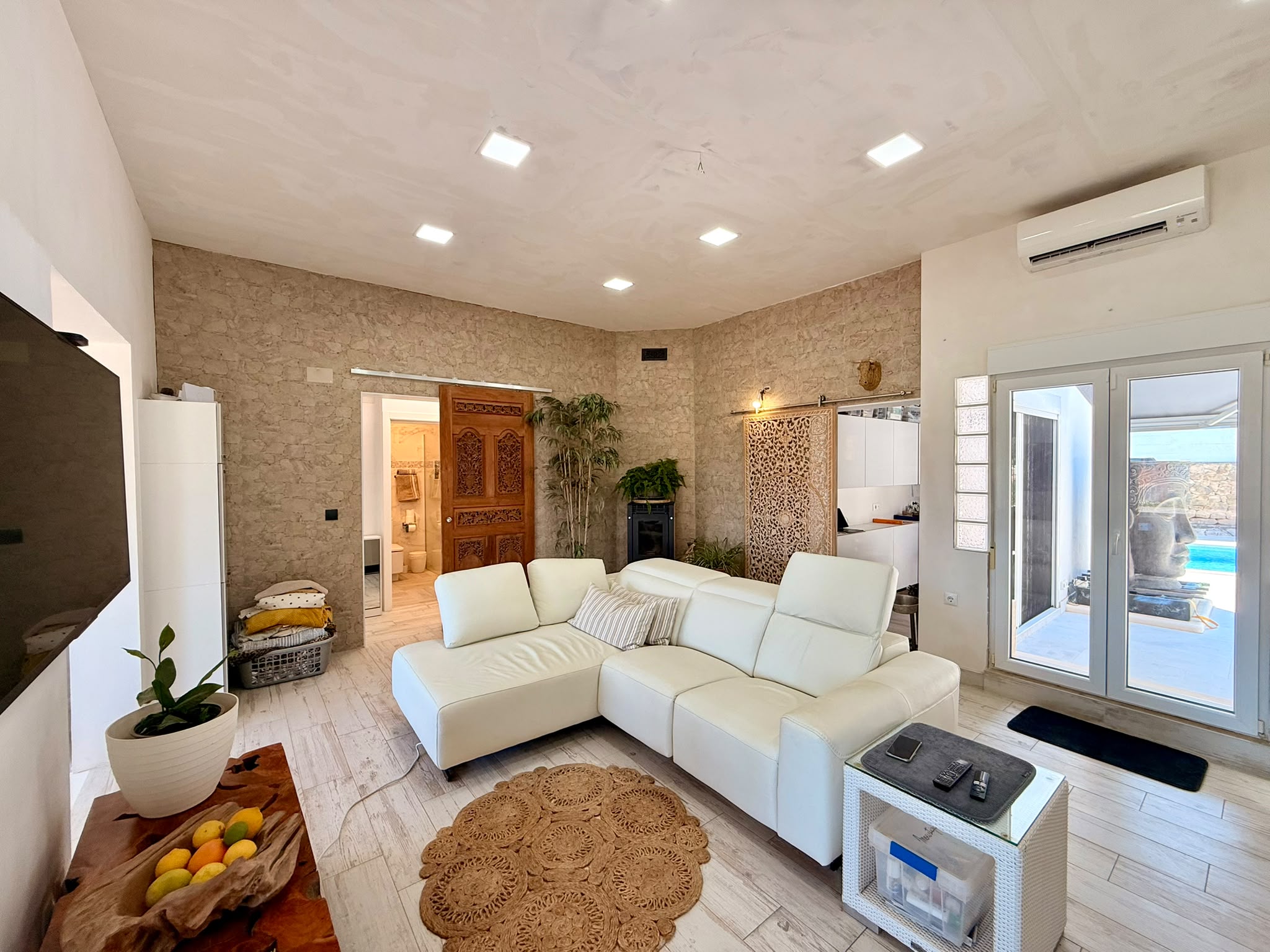 Casa / Villa / Chalet / Estilo Ibicenco / Con vista al Montgó (Ref. DE105CH)