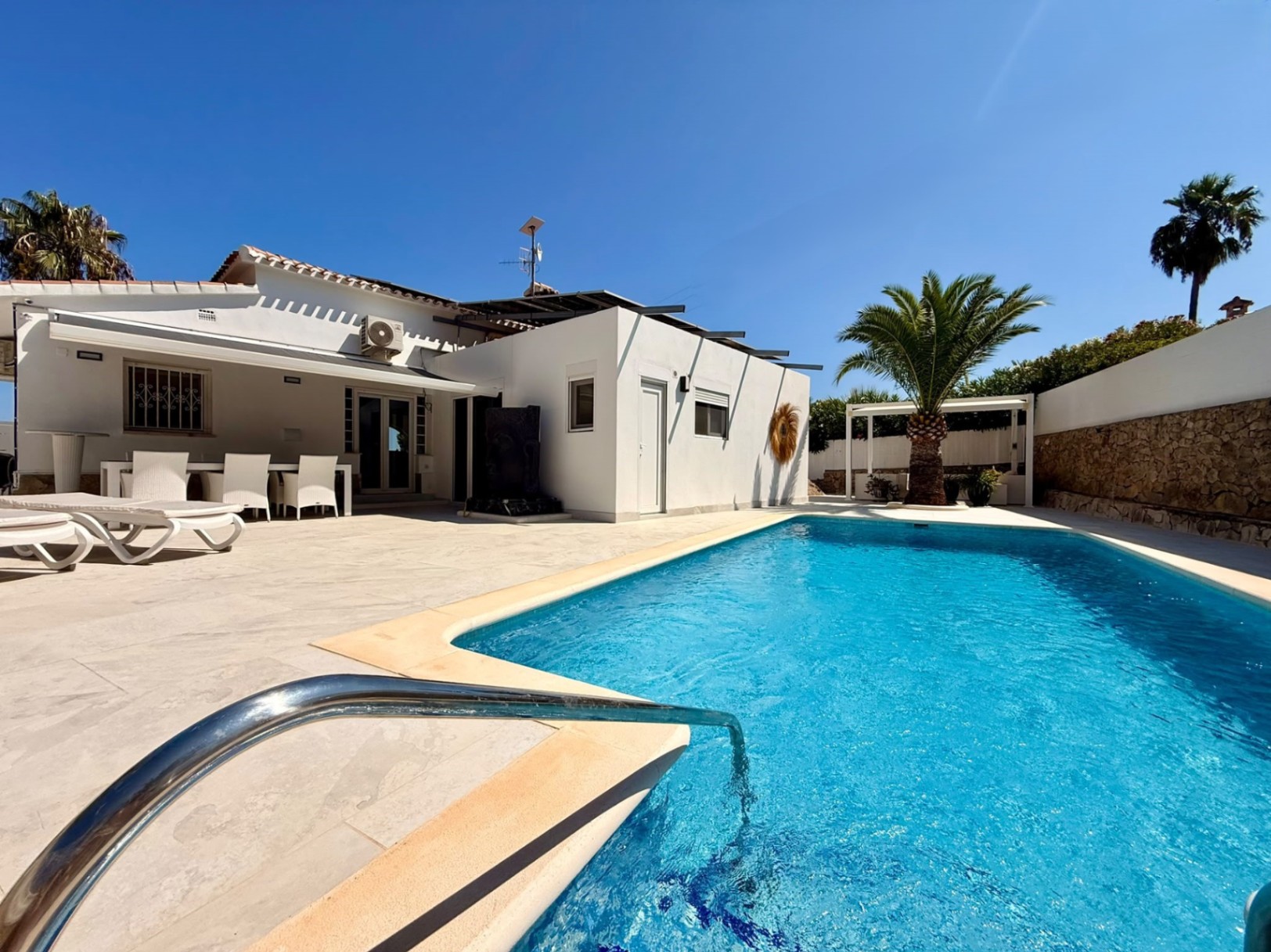 Casa / Villa / Chalet / Estilo Ibicenco / Con vista al Montgó (Ref. DE105CH)