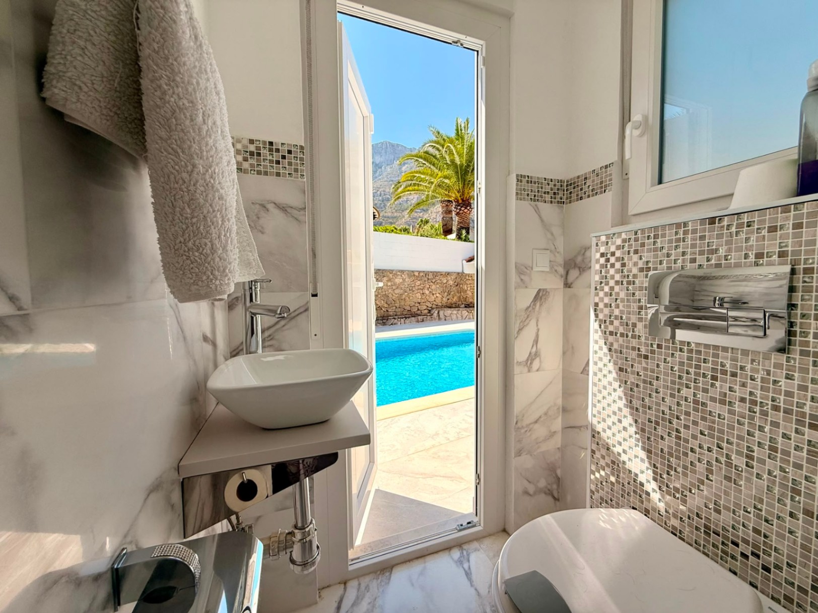 Casa / Villa / Chalet / Estilo Ibicenco / Con vista al Montgó (Ref. DE105CH)