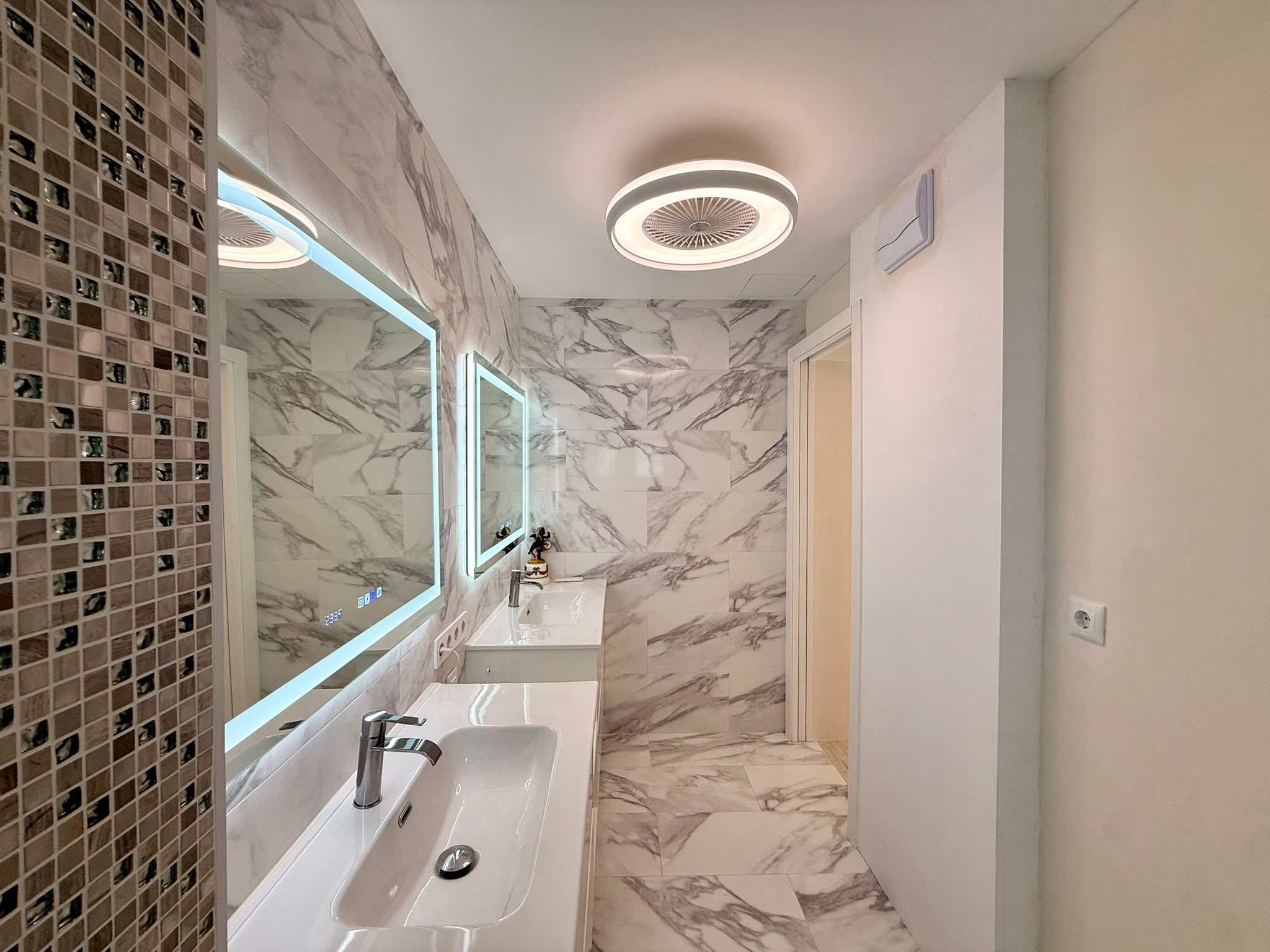 Casa / Villa / Chalet / Estilo Ibicenco / Con vista al Montgó (Ref. DE105CH)