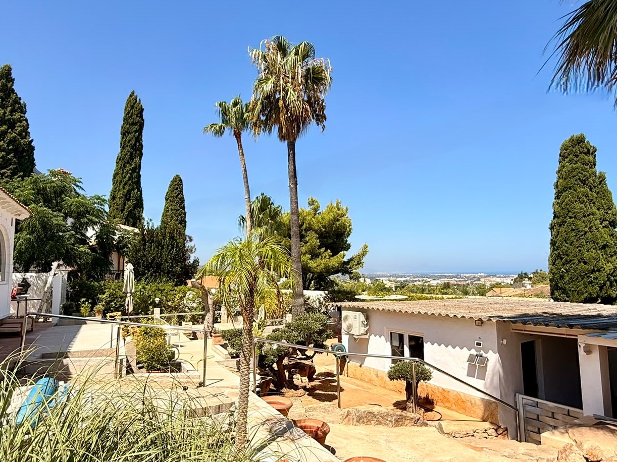 Casa / Villa / Chalet / Estilo Ibicenco / Con vista al Montgó (Ref. DE105CH)