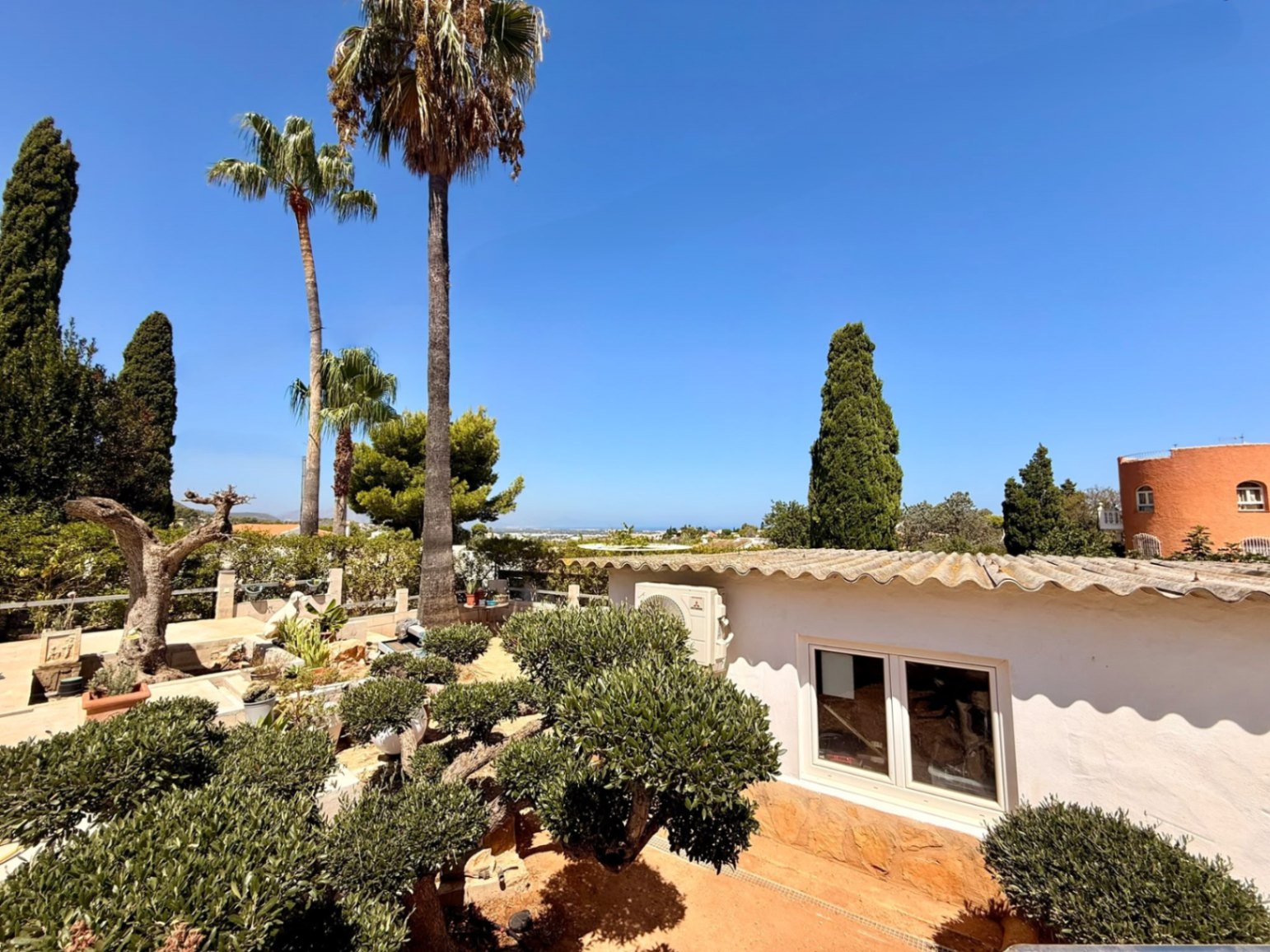 Casa / Villa / Chalet / Estilo Ibicenco / Con vista al Montgó (Ref. DE105CH)
